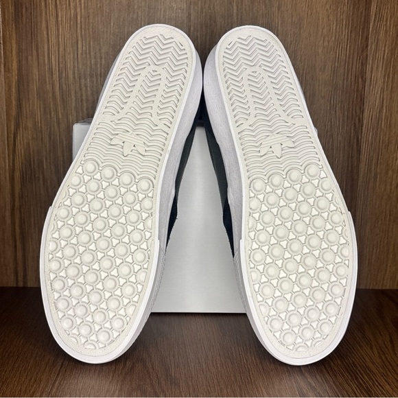 🔥🔥🔥Adidas Black and White Slip-On Shoes Size: 11.5🔥🔥🔥 - Picture 6 of 9